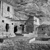 <i class="fa-regular fa-image orange1"></i> Dois vaqueiros que procuravam uma vaca perdida em uma tempestade de neve descobriram as ruínas do Mesa Verde National Park (Colorado, EUA) em 1888. Certamente, a Balcony House é uma das mais importantes ruínas do parque. / <em>Two cowboys searching for a lost cow during a snow storm discovered the ruins of Mesa Verde National Park (Colorado, USA) in 1888. Balcony House is certainly one of the most significant ruins in the park.</em> Edu Moreira - Balcony House - Mesa Verde, Colorado, EUA