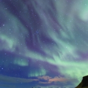 <i class="fa-regular fa-image orange1"></i> Aurora boreal em Stafafell I (Islândia). / <em>Northern lights on Stafafell I (Iceland).</em> Edu Moreira - Aurora Boreal