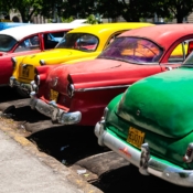 <i class="fa-regular fa-image orange1"></i> Centro: carros antigos (Havana, Cuba). / <em>Downtown: old cars (Havana, Cuba).</em> Edu Moreira - Cuba