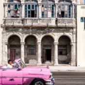 <i class="fa-regular fa-image orange1"></i> Malecón: prédio antigo (Havana, Cuba). / <em>Malecón: old building (Havana, Cuba).</em> Edu Moreira - Havana, Malecón