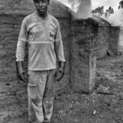 <i class="fa-regular fa-image orange1"></i> Carvoeiro Valdeci, Vargem Grande, Rio Pardo de Minas, MG. / <em>Valdeci, a charcoal oven worker, Vargem Grande village, Rio Pardo de Minas, Minas Gerais.</em> Edu Moreira - Povos Tradicionais do Cerrado