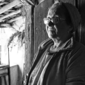 <i class="fa-regular fa-image orange1"></i> Dona Madalena, Riacho de Areia, Rio Pardo de Minas, MG. / <em>Dame Madalena, Riacho de Areia village, Rio Pardo de Minas, Minas Gerais.</em> Edu Moreira - Geraizeiros