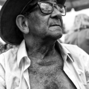 <i class="fa-regular fa-image orange1"></i> Feira de Taiobeiras, Taiobeiras, MG. / <em>Popular market, Taiobeiras, Minas Gerais.</em> Edu Moreira - Geraizeiros