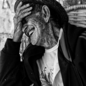 <i class="fa-regular fa-image orange1"></i> Seu Geraldo (94 anos de idade), Atoleiro, Rio Pardo de Minas, MG. / <em>Mister Geraldo (94 years old), Atoleiro village, Rio Pardo de Minas, Minas Gerais.</em> Edu Moreira - Geraizeiros