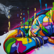 <i class="fa-regular fa-image orange1"></i> Beija-flor (Wynwood Arts District, Miami, EUA). / <em>Hummingbird (Wynwood Arts District, Miami, USA).</em> Edu Moreira - USA, Miami, Wynwood Arts District