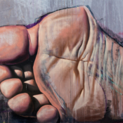 <i class="fa-regular fa-image orange1"></i> Detalhe da sola de um pé (Wynwood Arts District, Miami, EUA). / <em>Detail of the sole of a foot (Wynwood Arts District, Miami, USA).</em> Edu Moreira - USA, Miami, Wynwood Arts District