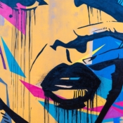 <i class="fa-regular fa-image orange1"></i> Rosto de mulher III (Wynwood Arts District, Miami, EUA). / <em>Visage of a woman III (Wynwood Arts District, Miami, USA).</em> Edu Moreira - Graffiti - USA, Miami, Wynwood Arts District