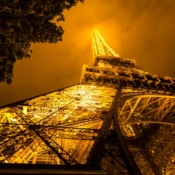 <i class="fa-regular fa-image orange1"></i> Torre Eiffel (Paris, França) - 1/6 segundo de exposição. / Eiffel Tower (Paris, France) - 1/6 second of exposure.</em> Edu Moreira - Torre Eiffel - Paris, França