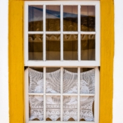 <i class="fa-regular fa-image orange1"></i> Janela (Tiradentes, Minas Gerais, Brasil). / <em>Window (Tiradentes, Minas Gerais, Brazil).</em> Edu Moreira - Portas e Janelas - Brasil, MG, Tiradentes