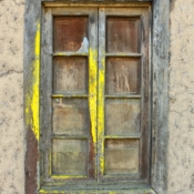 <i class="fa-regular fa-image orange1"></i> Janela (Chillán, Ñuble, Chile). / <em>Window (Chillán, Ñuble, Chile).</em> Edu Moreira - Portas e Janelas - Chile, Ñuble, Chiloé