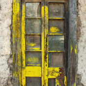 <i class="fa-regular fa-image orange1"></i> Porta (Chillán, Ñuble, Chile). / <em>Door (Chillán, Ñuble, Chile).</em> Edu Moreira - Chile, Ñuble, Chiloé