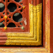<i class="fa-regular fa-image orange1"></i> Detalhe de porta do Templo do Céu (Pequim, China). / <em>Door detail of the Temple of Heaven (Beijing, China).</em> Edu Moreira - China, Pequim - Templo do Céu
