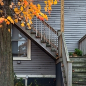 <i class="fa-regular fa-image orange1"></i> Escadaria (Salem, Massachusetts, EUA). / <em>Stairs (Salem, Massachusetts, USA).</em> Edu Moreira - EUA, Massachusetts, Salem