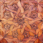 <i class="fa-regular fa-image orange1"></i> Detalhe de porta de um dos Palacios Nazaries em Alhambra, complexo palaciano e fortaleza do século XIV (Granada, Espanha). / <em>Door detail of one of the Palacios Nazaries in Alhambra, palatial complex and fortress of the fourteenth century (Granada, Spain).</em> Edu Moreira - Portas e Janelas - Espanha, Granada, Palacios Nazaries
