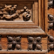 <i class="fa-regular fa-image orange1"></i> Detalhe de porta (Madri, Espanha). / <em>Door detail (Madrid, Spain).</em> Edu Moreira - Portas e Janelas - Espanha, Madri