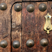 <i class="fa-regular fa-image orange1"></i> Detalhe de porta (Ronda, Málaga, Espanha). / <em>Door detail (Ronda, Málaga, Spain).</em> Edu Moreira - Espanha, Málaga, Ronda