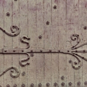<i class="fa-regular fa-image orange1"></i> Detalhe de porta da Basílica de Vézelay (Vézelay, Yonne, França). / <em>Door detail of the Vezelay Abbey (Vézelay, Yonne, France).</em> Edu Moreira - Portas e Janelas - França, Yonne, Vézelay
