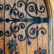 <i class="fa-regular fa-image orange1"></i> Detalhe de porta (Dorchester-on-Thames, Oxfordshire, Inglaterra). / <em>Door detail (Dorchester-on-Thames, Oxfordshire, England).</em> Edu Moreira - Portas e Janelas - Inglaterra, Oxfordshire, Dorchester-on-Thames