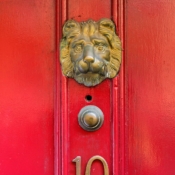 <i class="fa-regular fa-image orange1"></i> Detalhe de porta (Oxford, Oxfordshire, Inglaterra). / <em>Door detail (Oxford, Oxfordshire, England).</em> Edu Moreira - Portas e Janelas - Inglaterra, Oxfordshire, Oxford