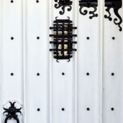 <i class="fa-regular fa-image orange1"></i> Porta (Bradford-on-Avon, Wiltshire, Inglaterra). / <em>Door (Bradford-on-Avon, Wiltshire, England).</em> Edu Moreira - Portas e Janelas - Inglaterra, Wiltshire, Bradford-on-Avon