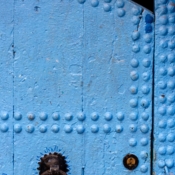 <i class="fa-regular fa-image orange1"></i> Detalhe de porta (Chefchaouen, Marrocos). / <em>Door detail (Chefchaouen, Morocco).</em> Edu Moreira - Marrocos, Chefchaouen
