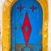 <i class="fa-regular fa-image orange1"></i> Porta (Essaouira, Marrocos). / <em>Door (Essaouira, Morocco).</em> Edu Moreira - Portas e Janelas - Marrocos, Essaouira