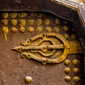 <i class="fa-regular fa-image orange1"></i> Detalhe de porta (Fez, Marrocos). / <em>Door detail (Fez, Morocco).</em> Edu Moreira - Marrocos, Fez