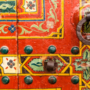 <i class="fa-regular fa-image orange1"></i> Detalhe de porta (Fez, Marrocos). / <em>Door detail (Fez, Morocco).</em> Edu Moreira - Portas e Janelas - Marrocos, Fez