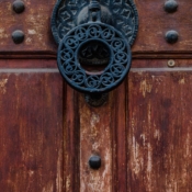 <i class="fa-regular fa-image orange1"></i> Detalhe de porta (Rabat, Marrocos). / <em>Door detail (Rabat, Morocco).</em> Edu Moreira - Marrocos, Rabat