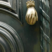 <i class="fa-regular fa-image orange1"></i> Detalhe de porta (Barcelos, Braga, Portugal). / <em>Door detail (Barcelos, Braga, Portugal).</em> Edu Moreira - Portas e Janelas - Portugal, Braga, Barcelos