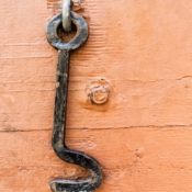 <i class="fa-regular fa-image orange1"></i> Detalhe de porta (Saint Thomas, Ilhas Virgens Americanas). / <em>Door detail (Saint Thomas, United States Virgin Islands).</em> Edu Moreira - Portas e Janelas - Ilhas Virgens Americanas, Saint Thomas