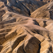 <i class="fa-regular fa-image orange1"></i> Zabriskie Point, Death Valley National Park (California, EUA). / <em>Zabriskie Point, Death Valley National Park (California, USA).</em> Edu Moreira - EUA - Canyons e Desertos
