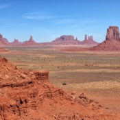 <i class="fa-regular fa-image orange1"></i> A vista do vale, Monument Valley Navajo Tribal Park (Arizona, EUA). / <em>Valley view, Monument Valley Navajo Tribal Park (Arizona, USA).</em> Edu Moreira - EUA - Canyons e Desertos