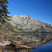 <i class="fa-regular fa-image orange1"></i> Lago Jenny, Grand Teton National Park (Wyoming, EUA). / <em>Jenny Lake, Grand Teton National Park (Wyoming, USA).</em> Edu Moreira - EUA - Yellowstone e Grand Teton