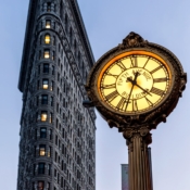 <i class="fa-regular fa-image orange1"></i> Edifício Flatiron (Nova Iorque, Nova Iorque, EUA). / <em>Flatiron Building (New York, New York, USA).</em> Edu Moreira - EUA - Nova Iorque