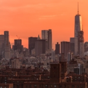 <i class="fa-regular fa-image orange1"></i> Manhattan (Nova Iorque, Nova Iorque, EUA). / <em>Manhattan skyline (New York, New York, USA).</em> Edu Moreira - EUA - Nova Iorque
