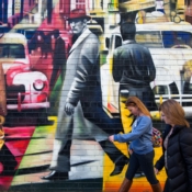 <i class="fa-regular fa-image orange1"></i> Graffiti na região do Chelsea (Nova Iorque, Nova Iorque, EUA). / <em>Chelsea graffiti (New York, New York, USA).</em> Edu Moreira - EUA - Nova Iorque