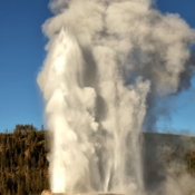 <i class="fa-regular fa-image orange1"></i> Old Faithful, Yellowstone National Park (Wyoming, EUA / <em>USA</em>). Edu Moreira - EUA - Yellowstone e Grand Teton