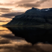 <i class="fa-regular fa-image orange1"></i> Nascer do sol em Djúpivogur (Islândia). / <em>Sunrise on Djúpivogur (Iceland).</em> Edu Moreira - Islândia