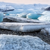 <i class="fa-regular fa-image orange1"></i> Lagoa glacial Fjallsárlón (Islândia). / <em>Fjallsárlón glacier lagoon (Iceland).</em> Edu Moreira - Islândia