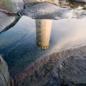 <i class="fa-regular fa-image orange1"></i> Reflexo do Farol de Grótta em Reykjavík (Islândia). / <em>Grótta lighthouse reflection in Reykjavík (Iceland).</em> Edu Moreira - Islândia
