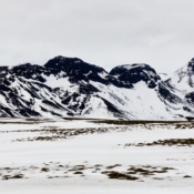 <i class="fa-regular fa-image orange1"></i> Perto do Lago Pingvallavatn em Mjóavatn 1 (Islândia). / <em>Close to the Pingvallavatn Lake on Mjóavatn 1 (Iceland).</em> Edu Moreira - Islândia