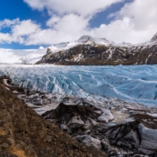 <i class="fa-regular fa-image orange1"></i> Svínafellsjökull é uma geleira próxima à Skaftafell (Islândia). / <em>Svínafellsjökull is a glacier near Skaftafell (Iceland).</em> Edu Moreira - Islândia