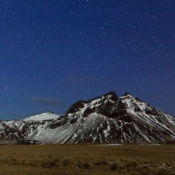 <i class="fa-regular fa-image orange1"></i> Mount Hatta em Vík (Islândia). / <em>Mount Hatta on Vík (Iceland).</em> Edu Moreira - Islândia
