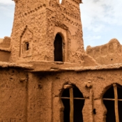 <i class="fa-regular fa-image orange1"></i> Construções de adobe (Aït-Ben-Haddou, Marrocos). / <em>Adobe buildings (Aït-Ben-Haddou, Morocco).</em> Edu Moreira - Marrocos