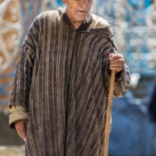 <i class="fa-regular fa-image orange1"></i> Ancião (Chefchaouen, Marrocos). / <em>Old man (Chefchaouen, Morocco).</em> Edu Moreira - Marrocos