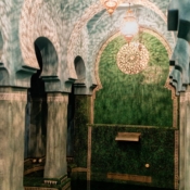 <i class="fa-regular fa-image orange1"></i> Lobby de hotel (Essaouira, Marrocos). / <em>Hotel lobby (Essaouira, Morocco).</em> Edu Moreira - Marrocos