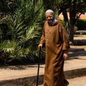 <i class="fa-regular fa-image orange1"></i> Velho senhor muçulmano (Marrakech, Marrocos). / <em>Old muslim man (Marrakech, Morocco).</em> Edu Moreira - Marrocos