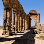 <i class="fa-regular fa-image orange1"></i> Ruínas romanas (Volubilis, Marrocos). / <em>Roman ruins (Volubilis, Morocco).</em> Edu Moreira - Marrocos