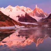 <i class="fa-regular fa-image orange1"></i> Nascer do sol em Laguna Torre, lago localizado a 10km da cidade de El Chaltén 1 (Patagônia, Santa Cruz, Argentina). / <em>Sunrise at Laguna Torre, lake located 10km from the city of El Chaltén 1 (Patagonia, Santa Cruz, Argentina).</em> Edu Moreira - Patagônia - Argentina